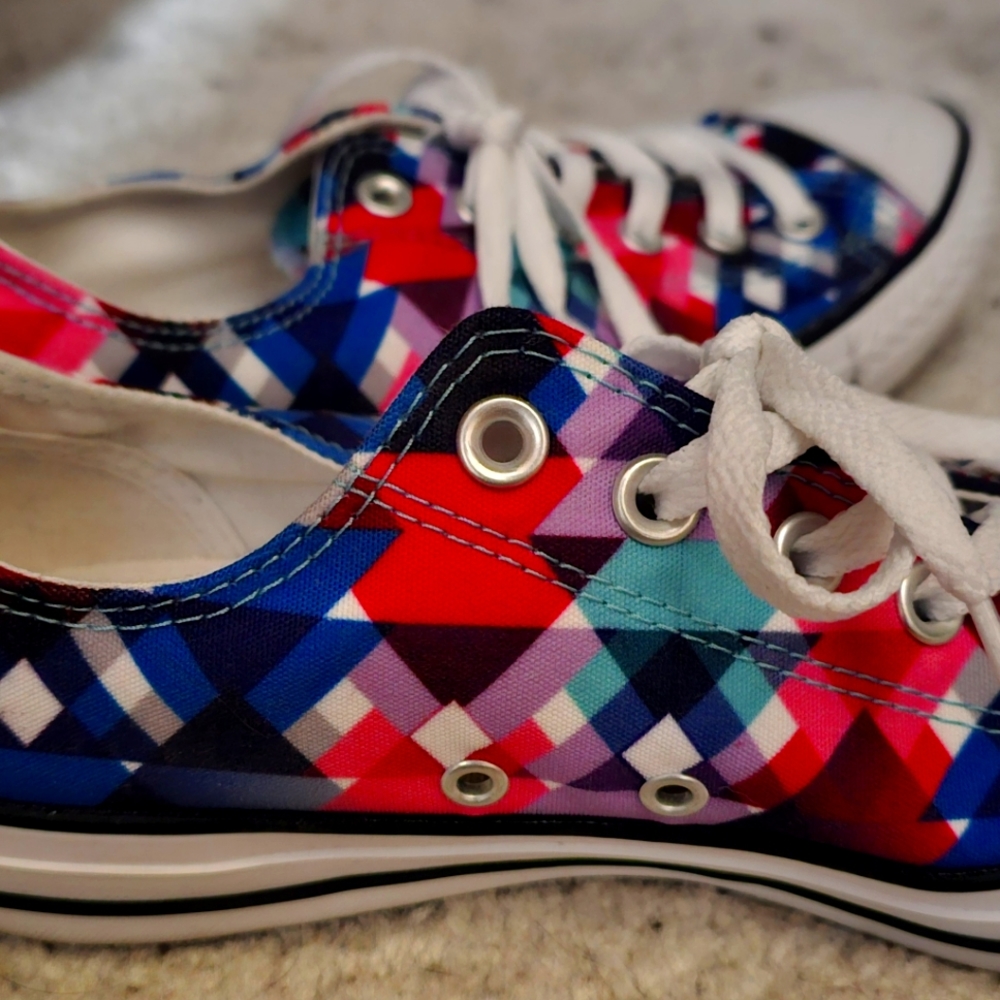 Converse All-stars Geometric Pattern